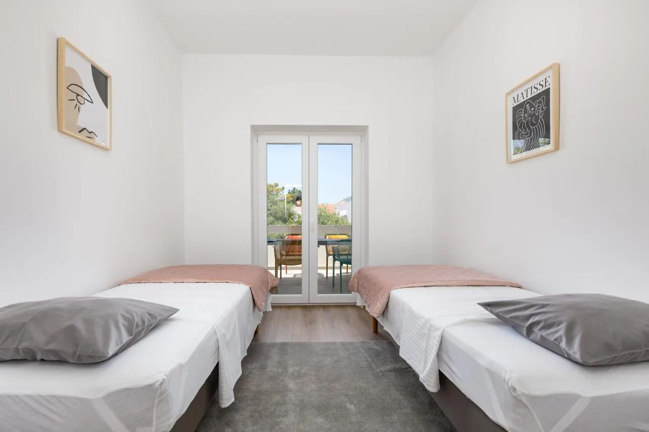 Apartments Cukar بونات