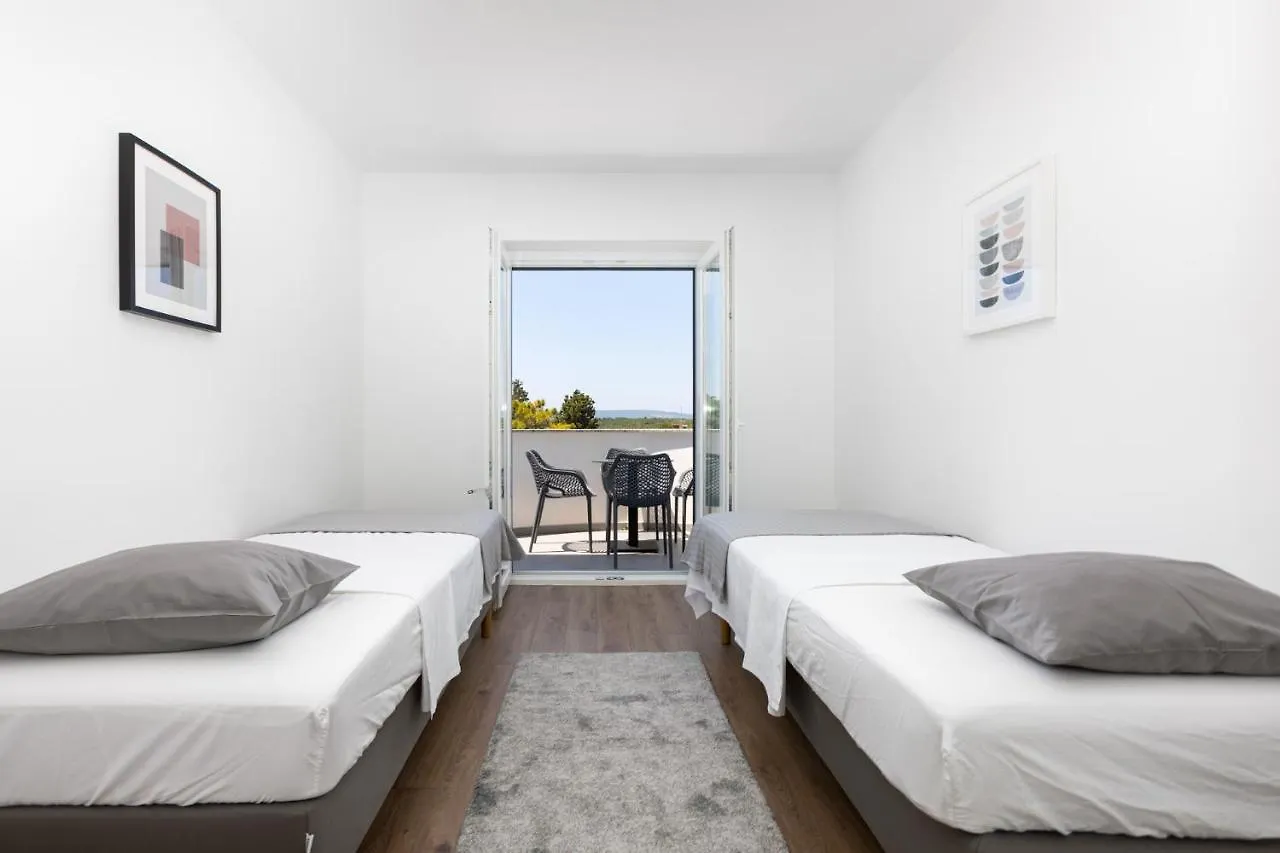 Apartments Cukar بونات